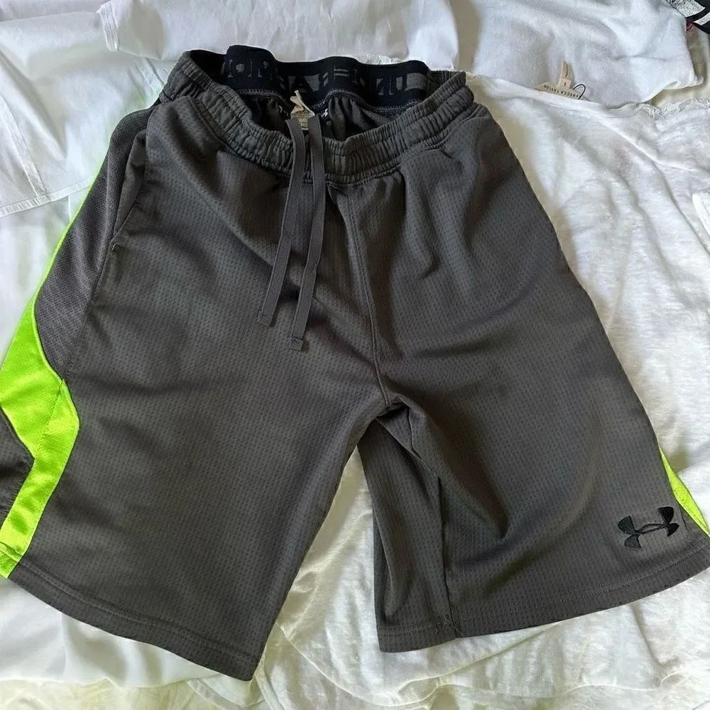 Under Armour boys sports shorts size YLG